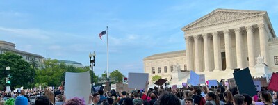 Photo of the U.S. Supreme Court building durina a protest (photo by by Sarah Penney on Unsplash.com)
